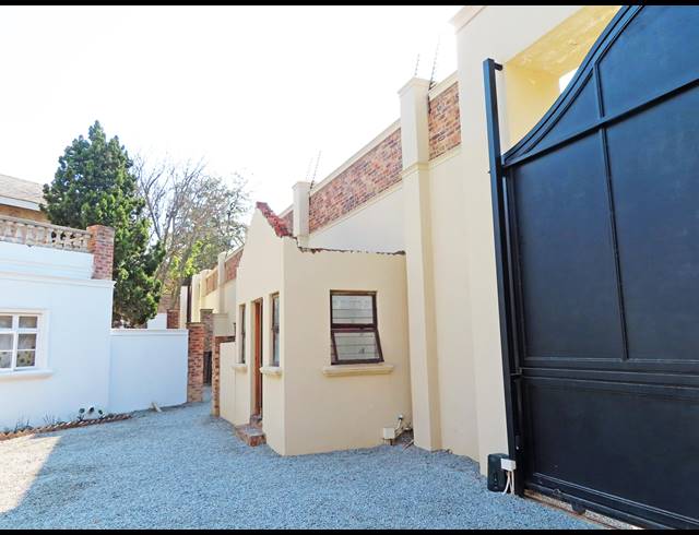 7 BEDROOM HOUSE FOR SALE IN BRYANSTON